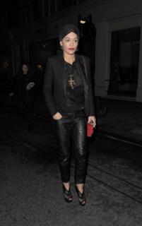 Rita Ora feet photo thumbnail