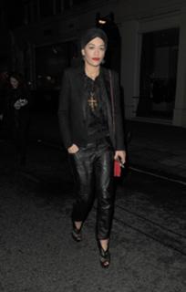 Rita Ora feet photo thumbnail