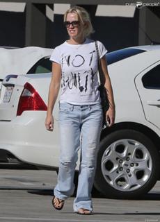 Jennie Garth feet photo thumbnail