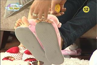 Im Yoon-ah feet photo 3