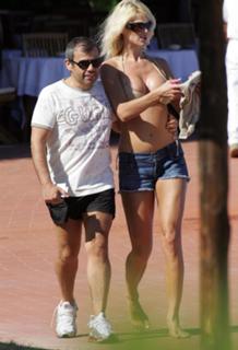 Victoria Silvstedt feet photo thumbnail