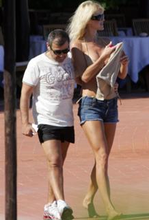 Victoria Silvstedt feet photo thumbnail