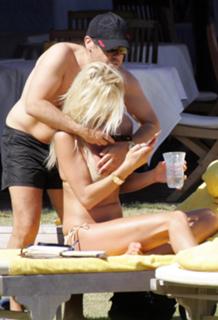 Victoria Silvstedt feet photo thumbnail