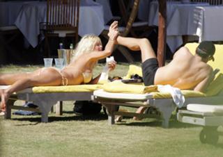 Victoria Silvstedt feet photo thumbnail