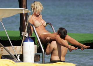 Victoria Silvstedt feet photo thumbnail
