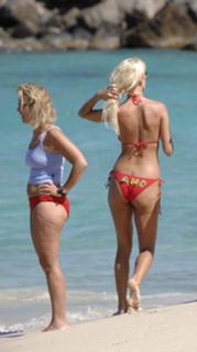Victoria Silvstedt feet photo thumbnail