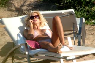 Victoria Silvstedt feet photo thumbnail