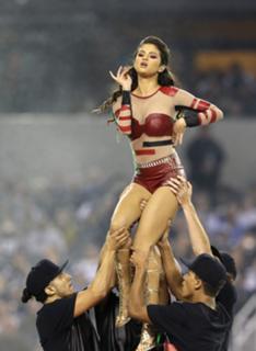 Selena Gomez feet photo thumbnail