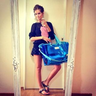 Zaira Nara feet photo thumbnail