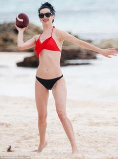 Krysten Ritter feet photo thumbnail