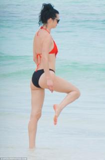 Krysten Ritter feet photo thumbnail