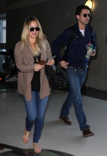 Kaley Cuoco feet photo thumbnail
