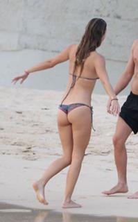 Nina Agdal feet photo thumbnail