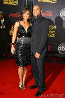 Alicia Keys feet photo thumbnail