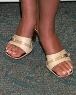 Sarah Michelle Gellar feet photo thumbnail