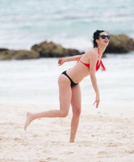 Krysten Ritter feet photo thumbnail