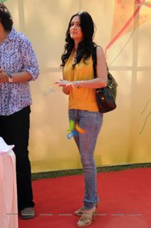 Kriti Kharbanda feet photo thumbnail