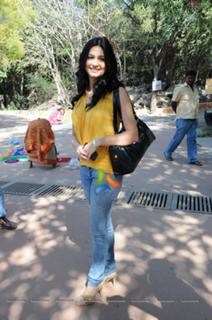 Kriti Kharbanda feet photo thumbnail