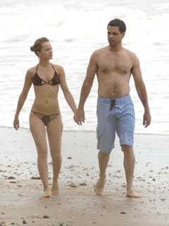Mena Suvari feet photo thumbnail