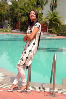 Kriti Kharbanda feet photo thumbnail