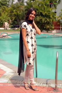 Kriti Kharbanda feet photo thumbnail