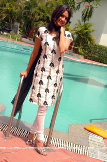 Kriti Kharbanda feet photo thumbnail