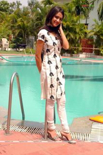 Kriti Kharbanda feet photo thumbnail