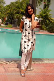 Kriti Kharbanda feet photo thumbnail