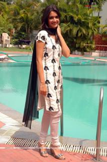 Kriti Kharbanda feet photo thumbnail