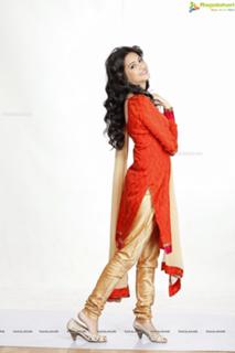 Kriti Kharbanda feet photo thumbnail