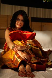 Kriti Kharbanda feet photo thumbnail