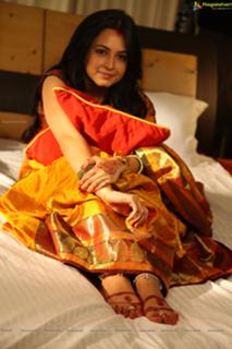 Kriti Kharbanda feet photo thumbnail