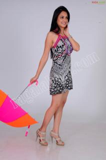 Kriti Kharbanda feet photo thumbnail