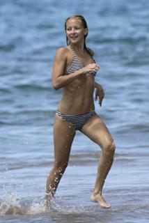 Kate Hudson feet photo thumbnail