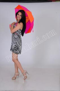 Kriti Kharbanda feet photo thumbnail