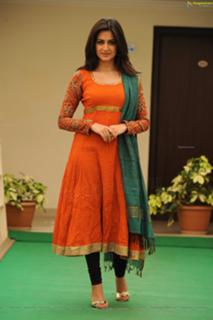 Kriti Kharbanda feet photo thumbnail