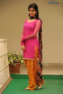 Kriti Kharbanda feet photo thumbnail