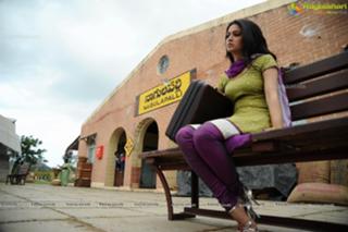 Kriti Kharbanda feet photo thumbnail
