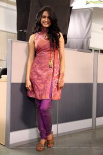 Kriti Kharbanda feet photo thumbnail