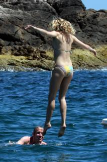 Sienna Miller feet photo thumbnail