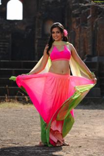 Kriti Kharbanda feet photo thumbnail