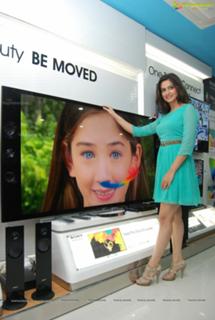 Kriti Kharbanda feet photo thumbnail