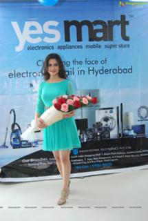 Kriti Kharbanda feet photo thumbnail