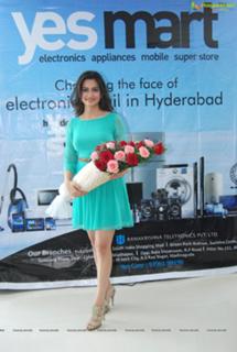 Kriti Kharbanda feet photo thumbnail