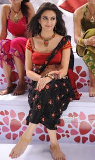 Kriti Kharbanda feet photo thumbnail