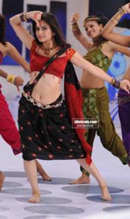 Kriti Kharbanda feet photo thumbnail