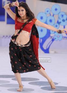 Kriti Kharbanda feet photo thumbnail
