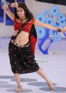 Kriti Kharbanda feet photo thumbnail