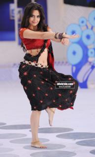 Kriti Kharbanda feet photo thumbnail