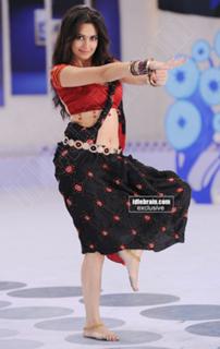 Kriti Kharbanda feet photo thumbnail